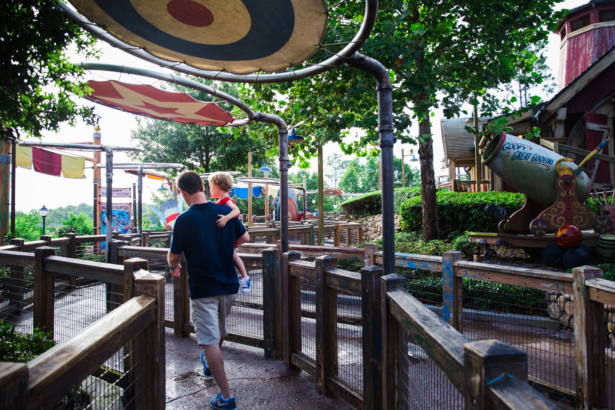 magic kingdom photographer / early morning magic hour / disney family photographer