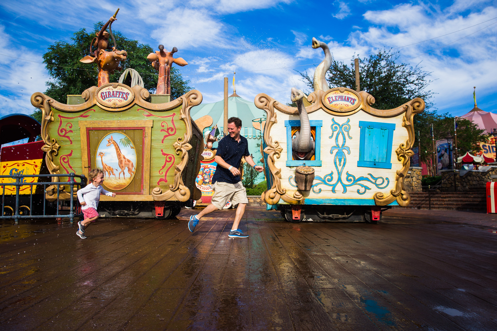 magic kingdom photographer / early morning magic hour / disney family photographer