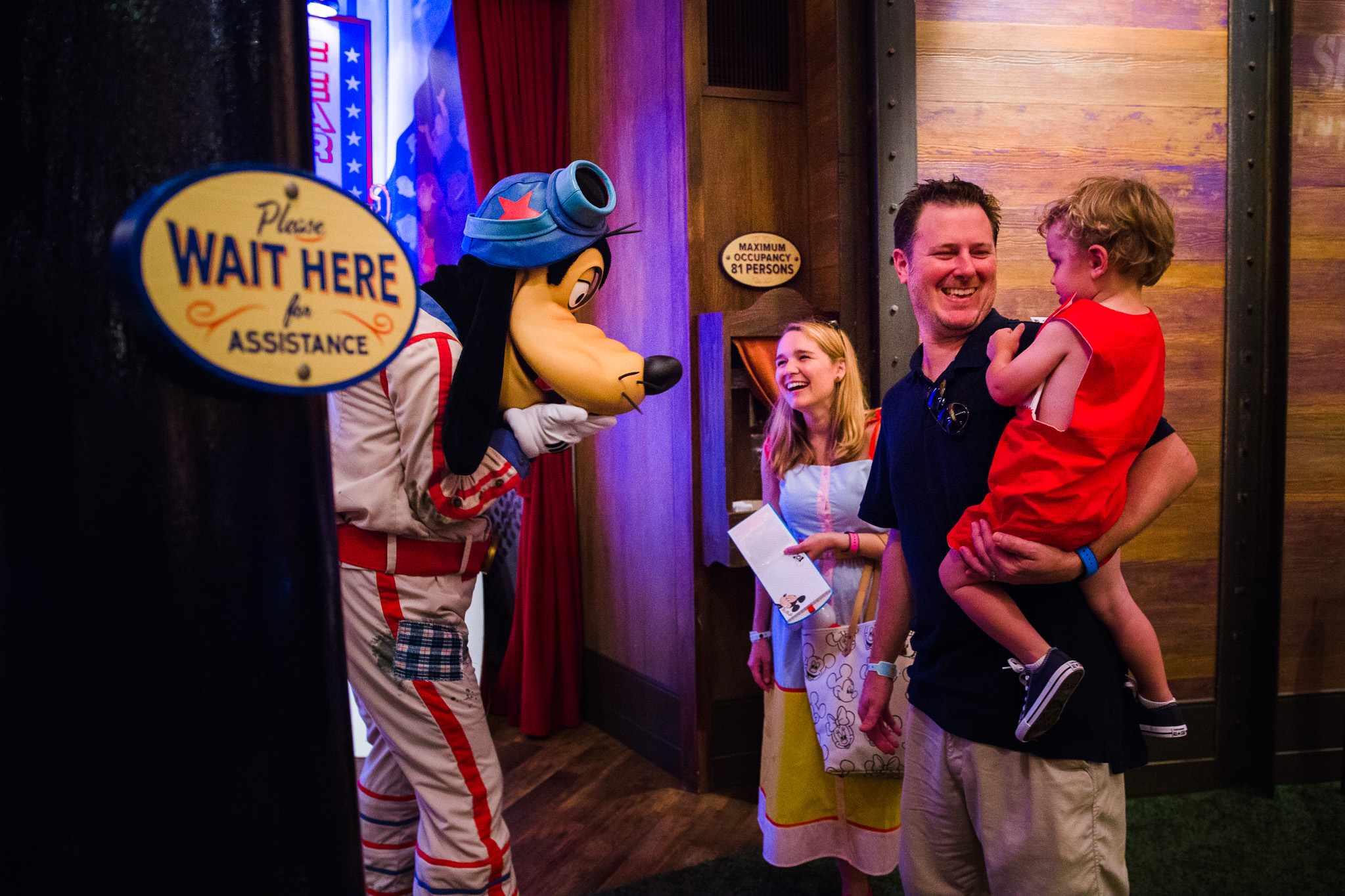 magic kingdom photographer / early morning magic hour / disney family photographer