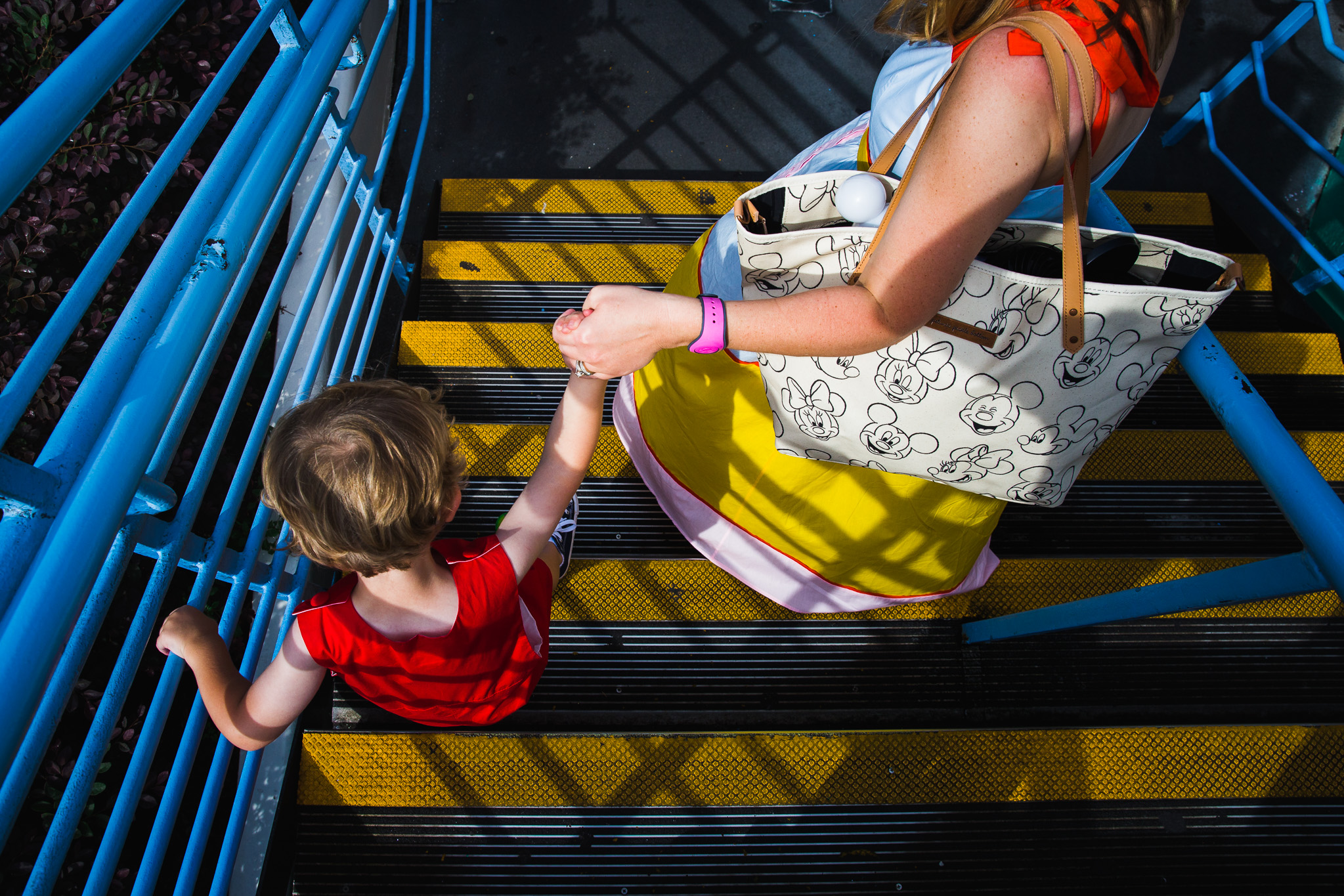 magic kingdom photographer / early morning magic hour / disney family photographer