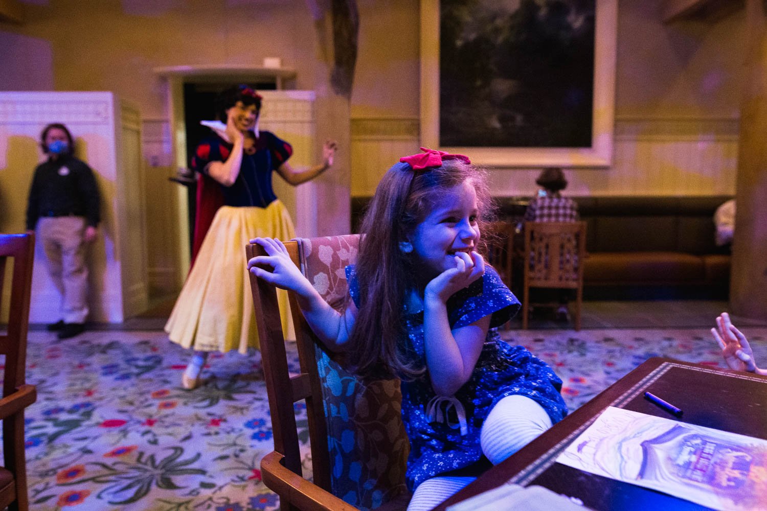 Little girl poses with Snow White at Artist's Pointe at the Wilderness Lodge Resort.