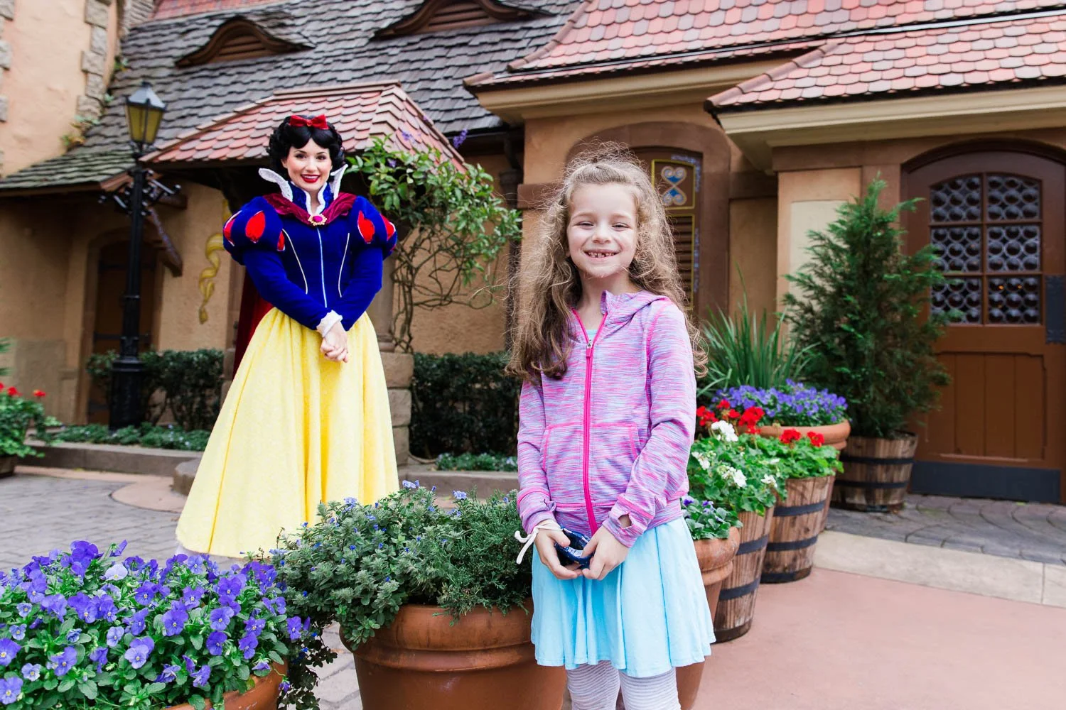 Little girl meets Snow White from social distance due to Covid.