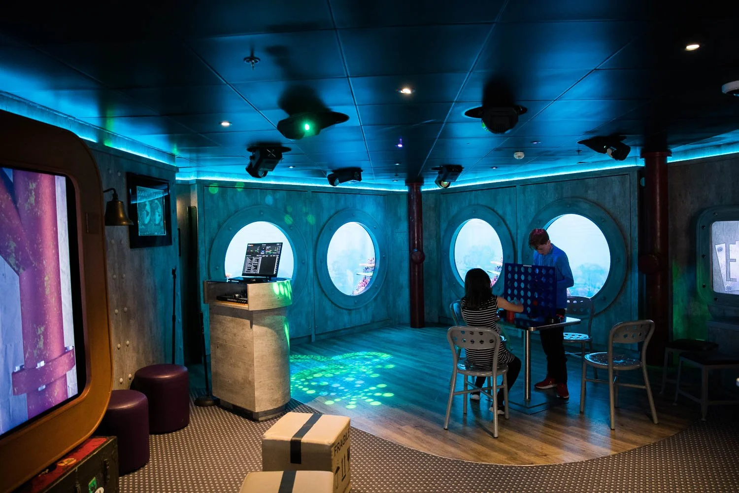 A look inside the tween club, Edge, on the Disney Wonder.