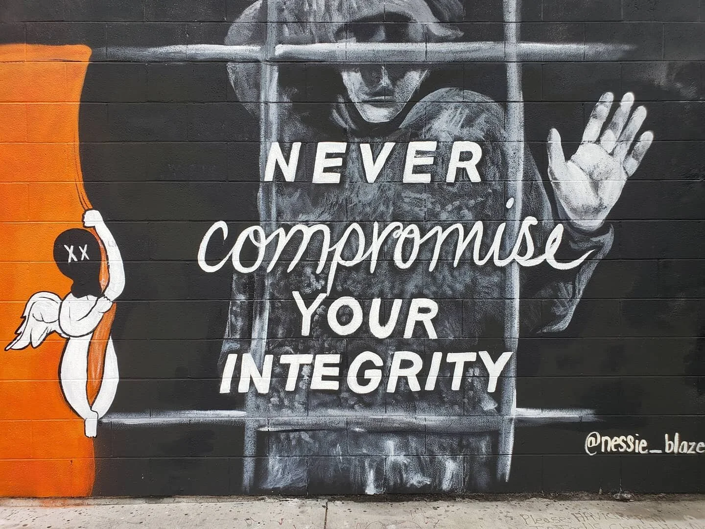 Another beautiful message on the streets of DTLA 

🧡✊🏽🙏🏽🙌🏽

@nessie_blaze #NessieBlaze #DTLA #LA #Cali #California #LosAngeles #home #integrity #streetart #streetsofLA #walls #ifthesewallscouldtalk #graffiti #art  #wallart #murals #messages #me
