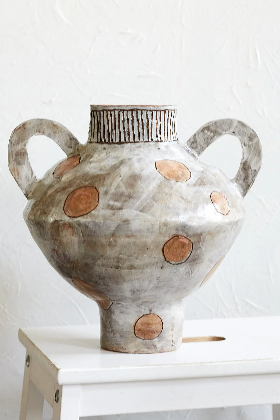 2500804_KERRISTUDIO_SPOTTED VASE_001.jpg