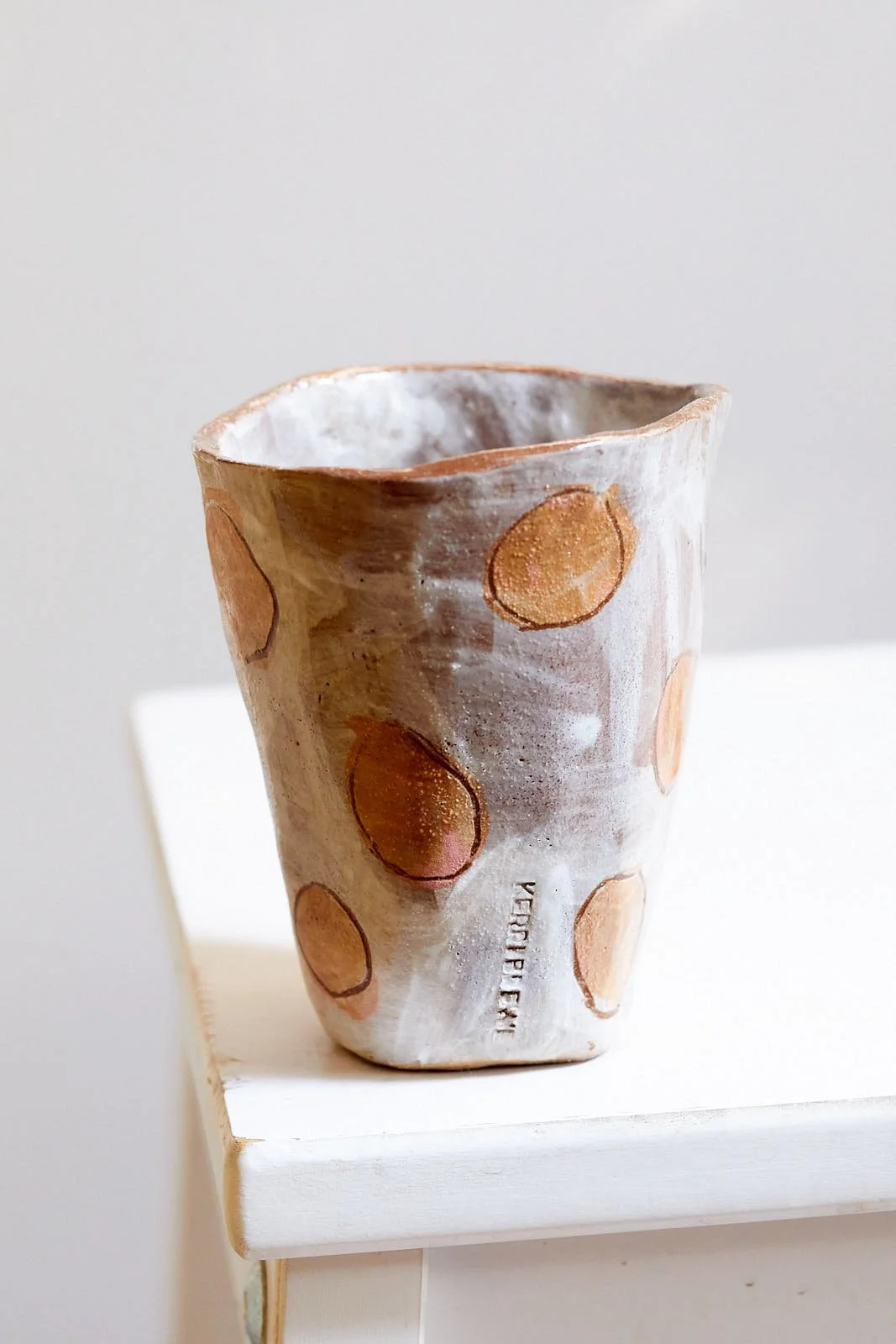 2500804_KERRISTUDIO_ CLAUDE WHITE SALMON_002.jpg