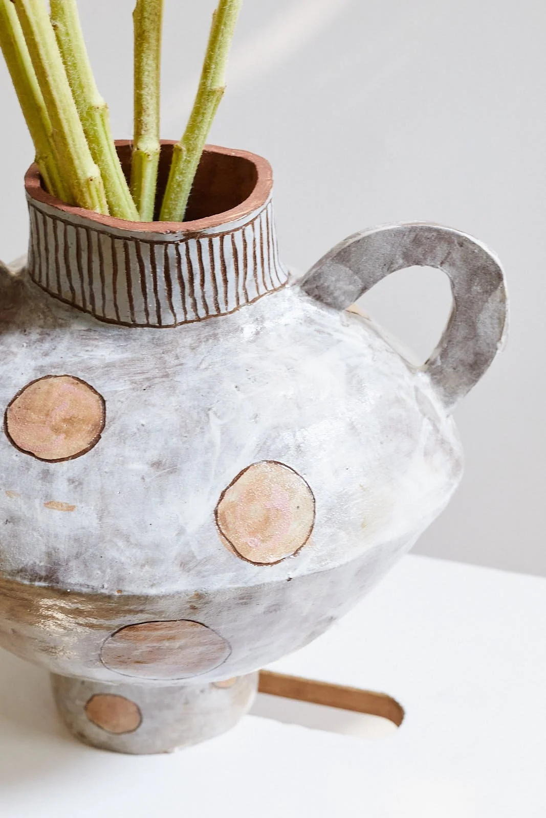 2500804_KERRISTUDIO_SPOTTED VASE_009.jpg