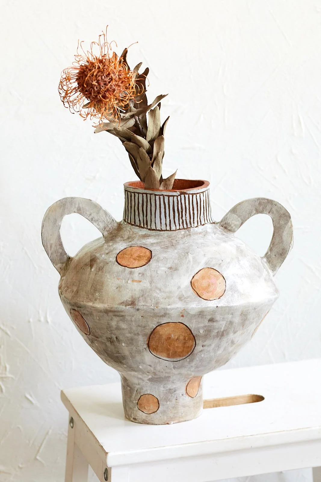 2500804_KERRISTUDIO_SPOTTED VASE_005.jpg
