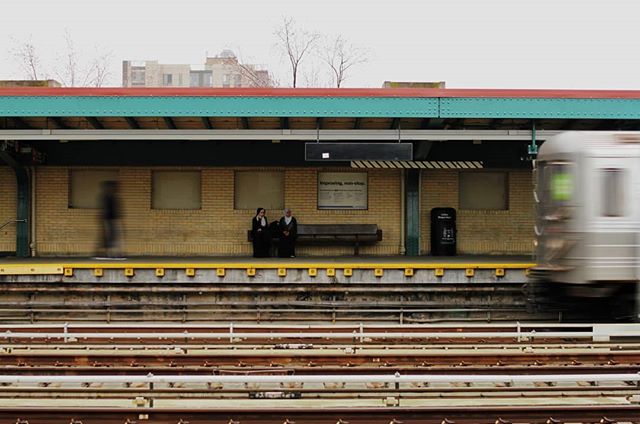 Brooklyn 14' .
.
.
.
.
#ny
#nyc 
#nycphotographer #brooklyn #nytrain #nyphotography #streetphotography #nycsubway #nycmetro #ilovetrains #diversity #respectothers #waiting #trainline #lineas #tren #metro #publictransportation #colday #flashbackfriday