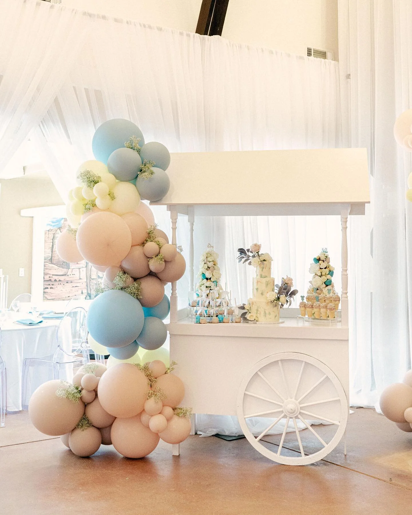 Such a sweet setup for @durranipopal baby shower. Cutest dessert cart by @luluandtinkrentals 

Planning + Design: @baharshakor Photography: @lynnleephotography
Drapery + Rentals: @bloomingmiradesigns 
Floral Design: @fignvine 
Balloons: @lovelyeventd