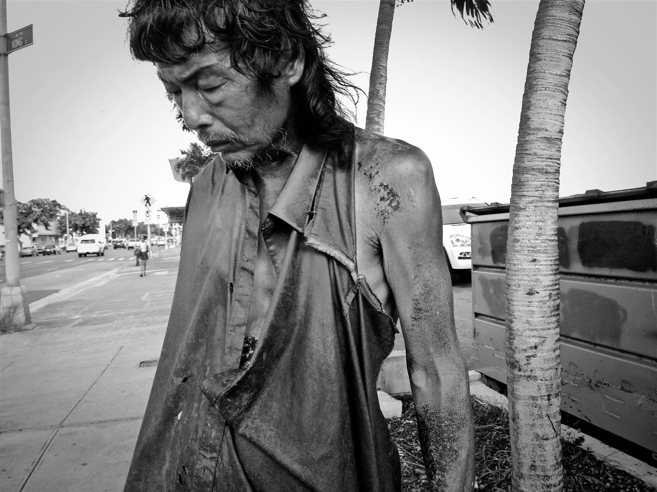 Woman Photographs The Homeless Only To Find Her Father Among Them This is the story of Diana Kim, a young photographer born and bred in Honolulu, Hawaii. Formerly homeless, Diana has dedicated her love of photography to showcasing the hardships faced by the homeless in her project entitled The Homeless Paradise .Though never did she think this project would force her to face a different hardship of her own – confronting her estranged father, alone on the streets, suffering from a severe mental illness.