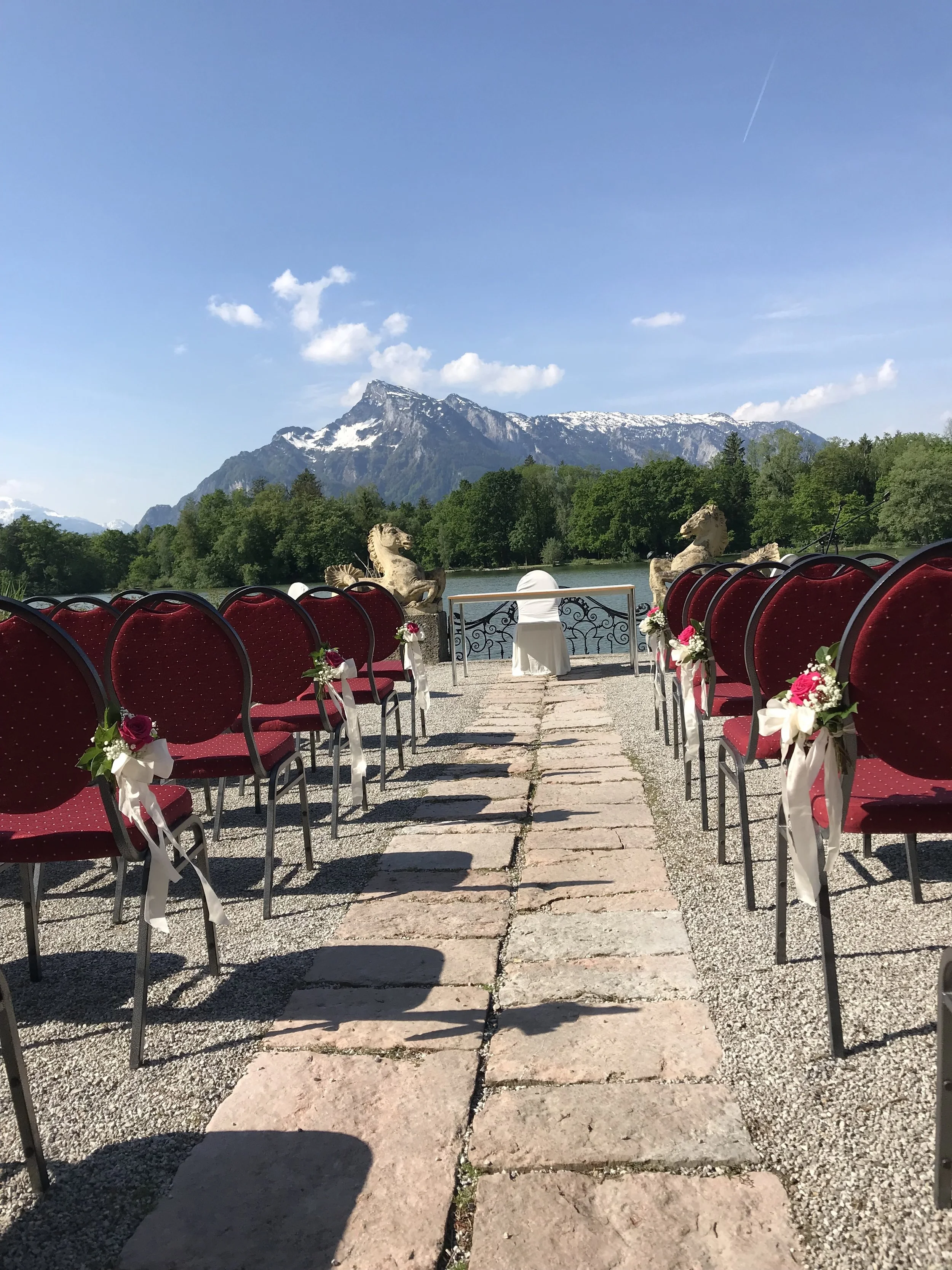 Traumhafter könnte eine Hochzeitskulisse wohl nicht sein…