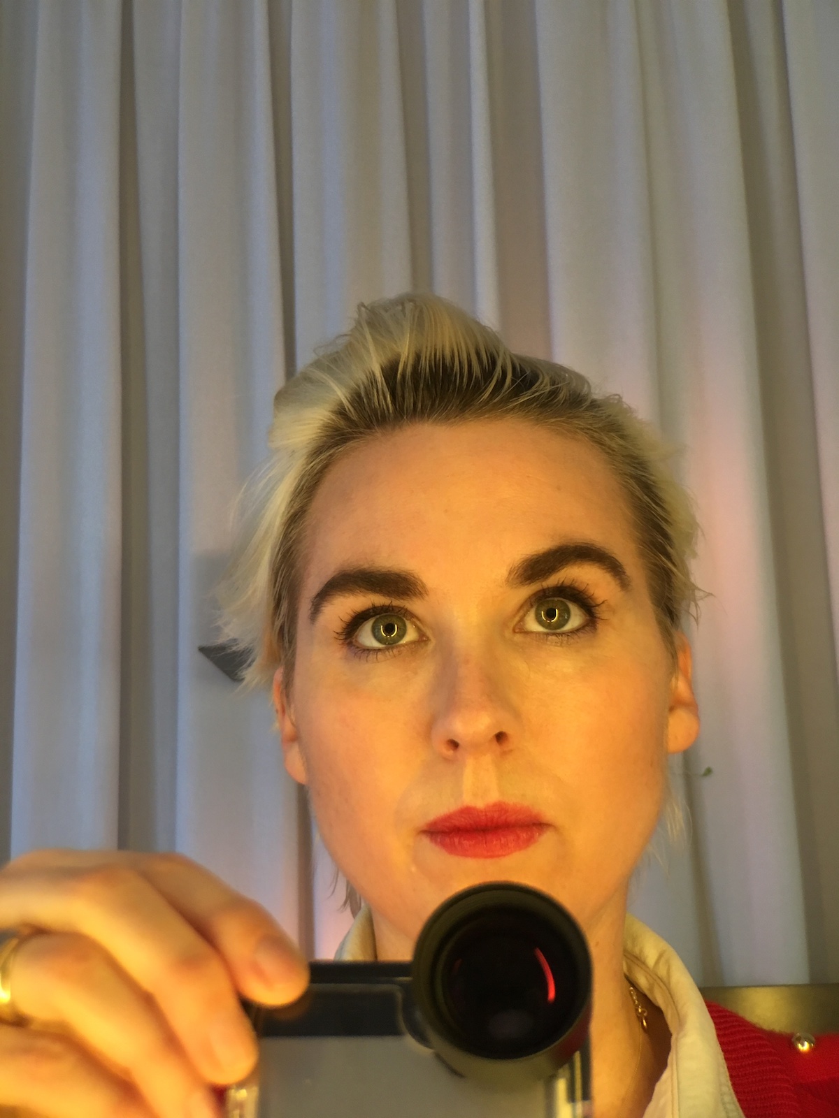 Jetzt fehlt nur noch das Lächeln. Da sieht man mal wieder, dass ich keine Selfie-Macherin bin :-)