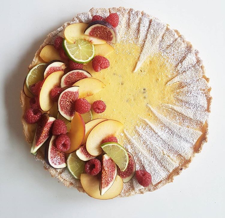 hoiberlin-camilla-backt-fruchttarte.jpeg