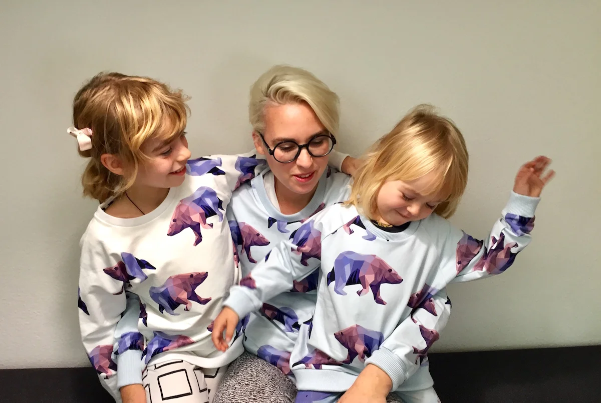 Wir tragen die VICKIE Pullis - Ein bärencooler Mini Me Look wie wir finden!