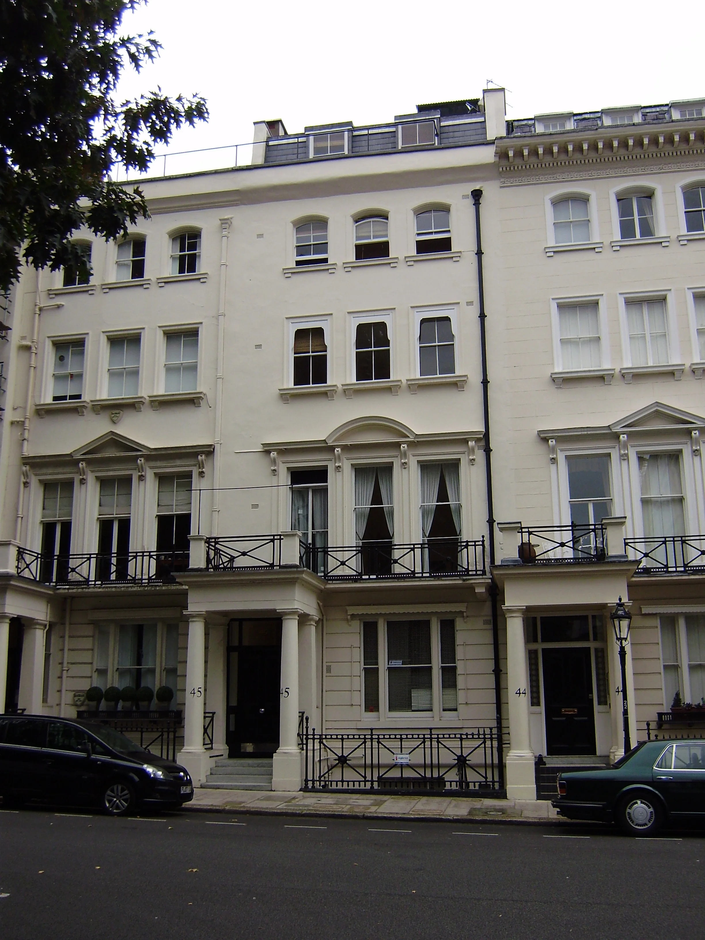 Ennismore Gardens.jpg