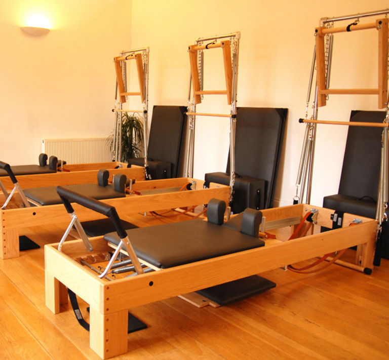 A Reformer Pilates bed (Image courtesy of pepilates.co.uk )