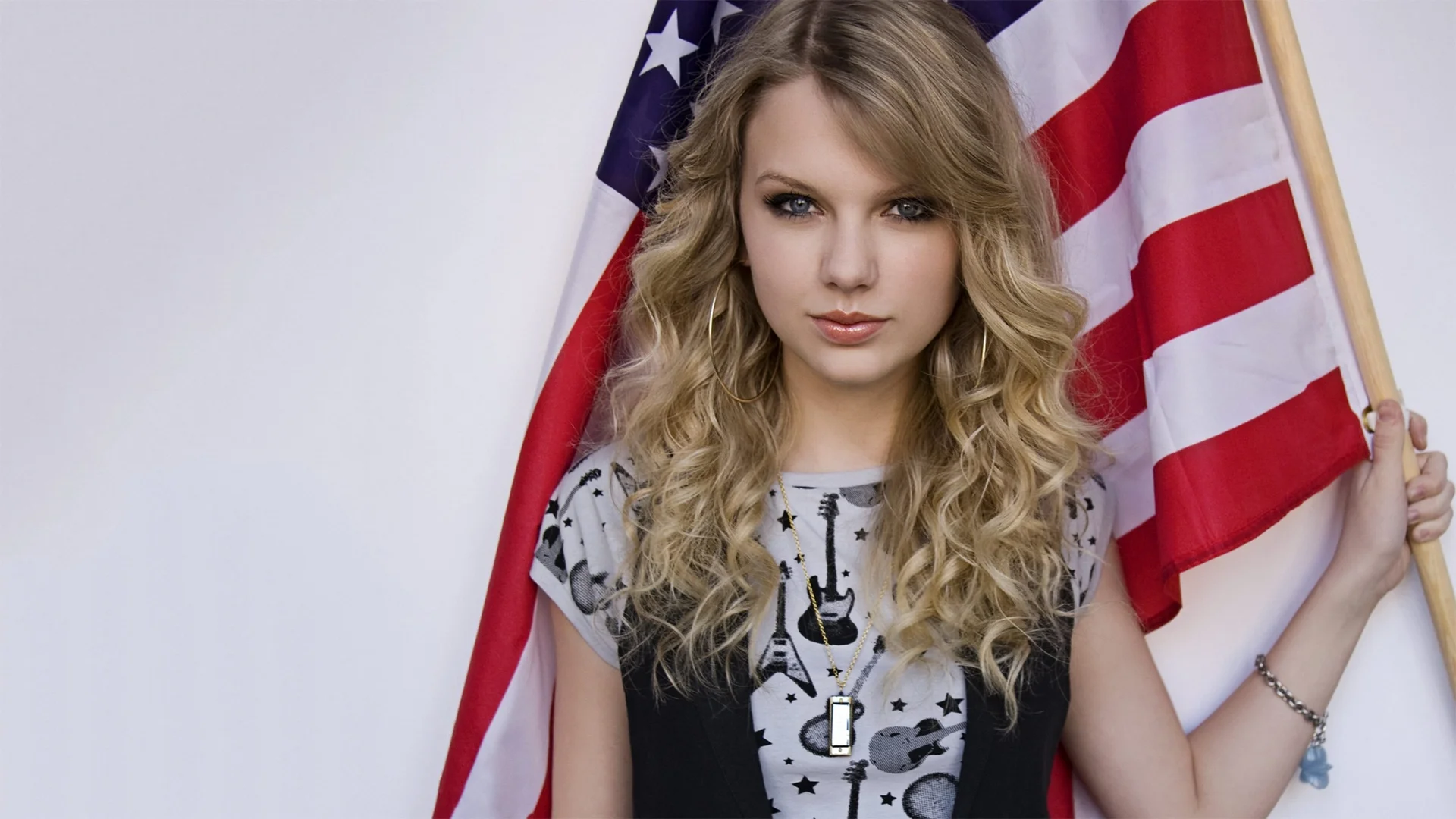 How about a candidate that could actually sing our national anthem?