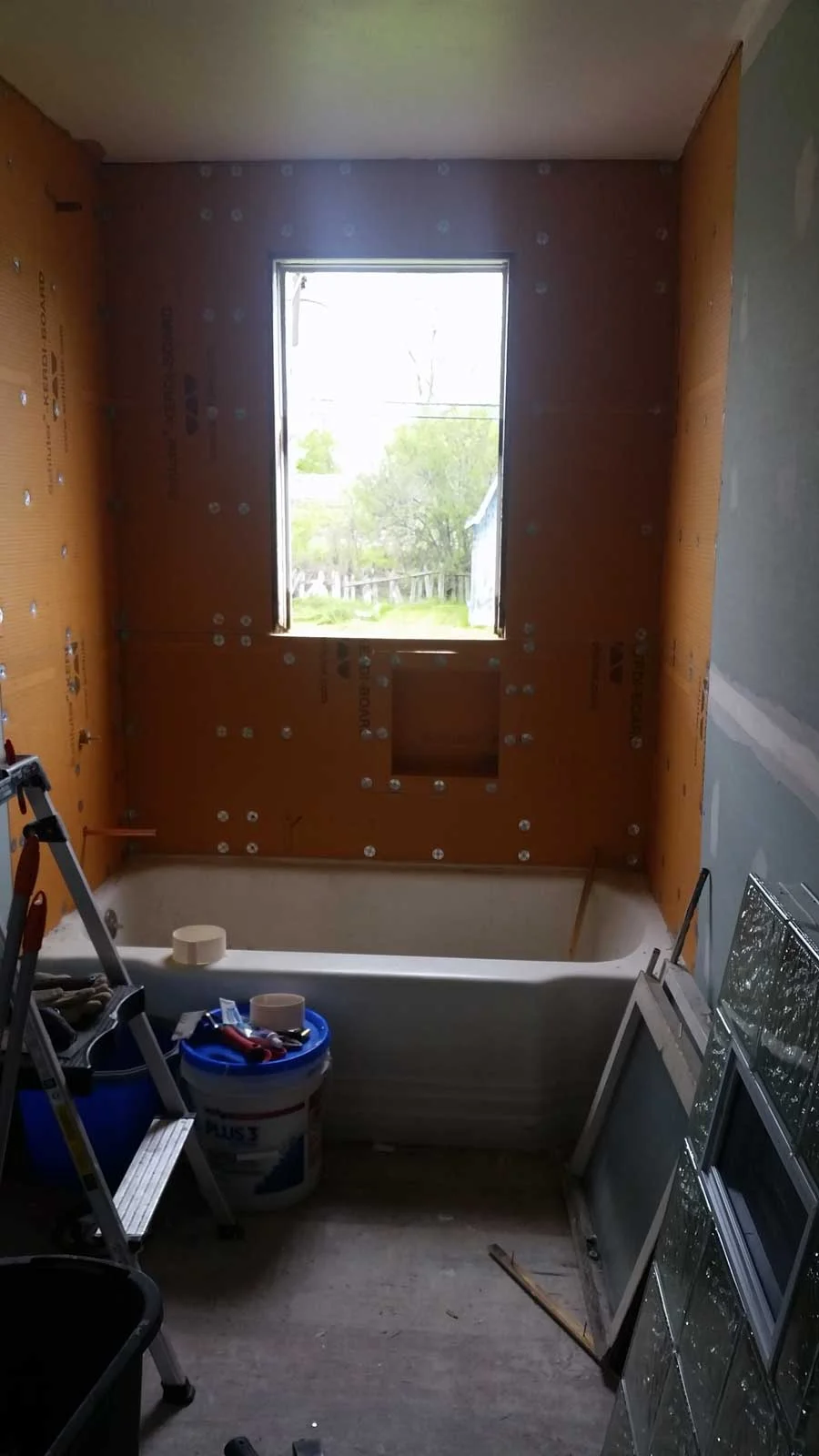 15 Day Bathroom Renovation Plaster 01