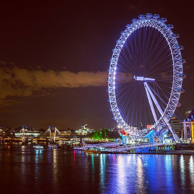 #london #londoneye #nightshot #night #reflection #skyline #sky #dark #water #thames #architecture #architecturedesign #architecturephotography #structure #fun #love #joy #lovelondon #kimwilkens #nikon #clouds #ig_myshot #ig_worldclub #explore #picoft