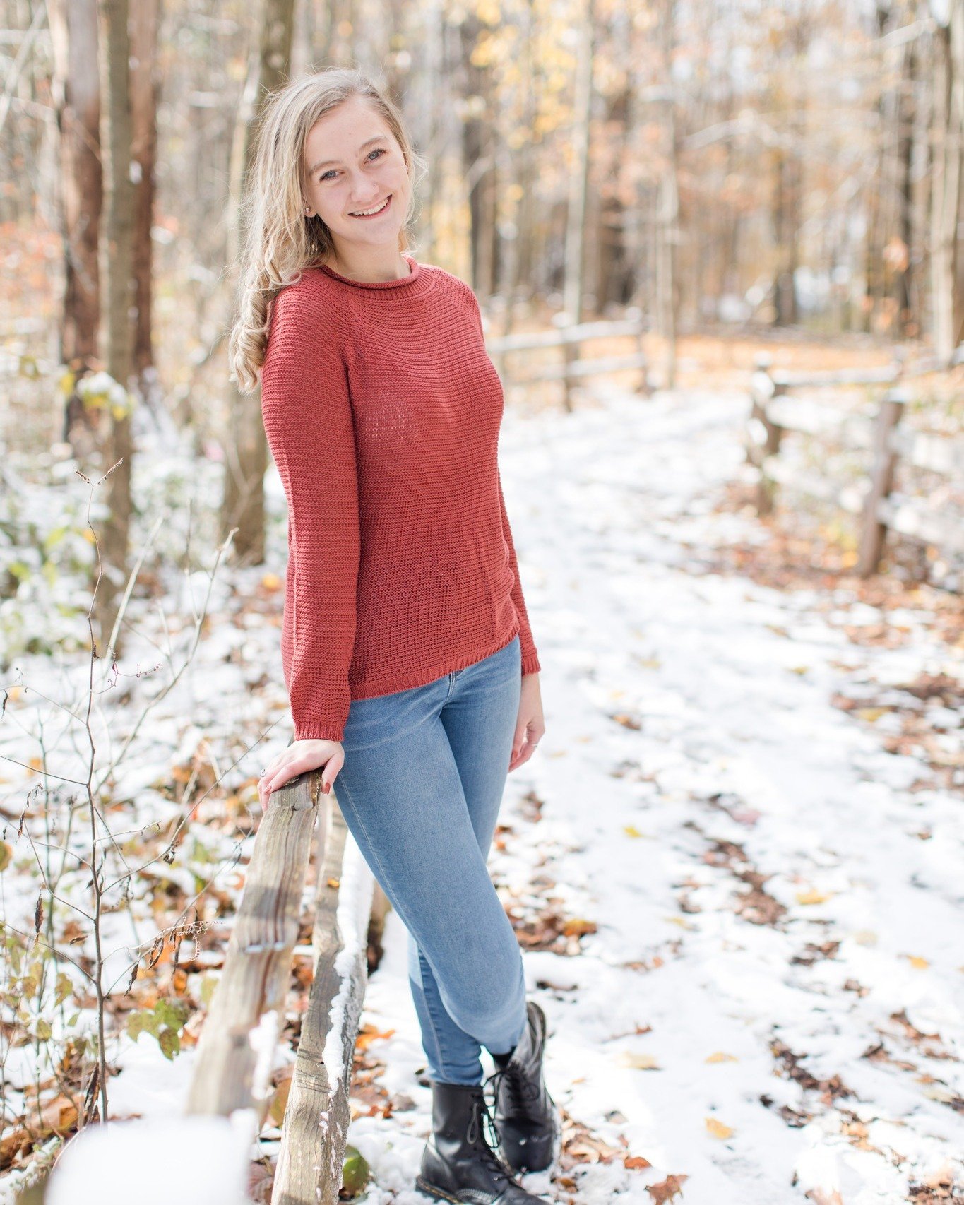 Were senior portraits 👩&zwj;🎓👨&zwj;🎓an afterthought? Do you see your friends&rsquo; portraits and wish you had your own? I'm looking for 10 high school seniors to do winter sessions the week of February 18th! Brave the cold with me and receive be