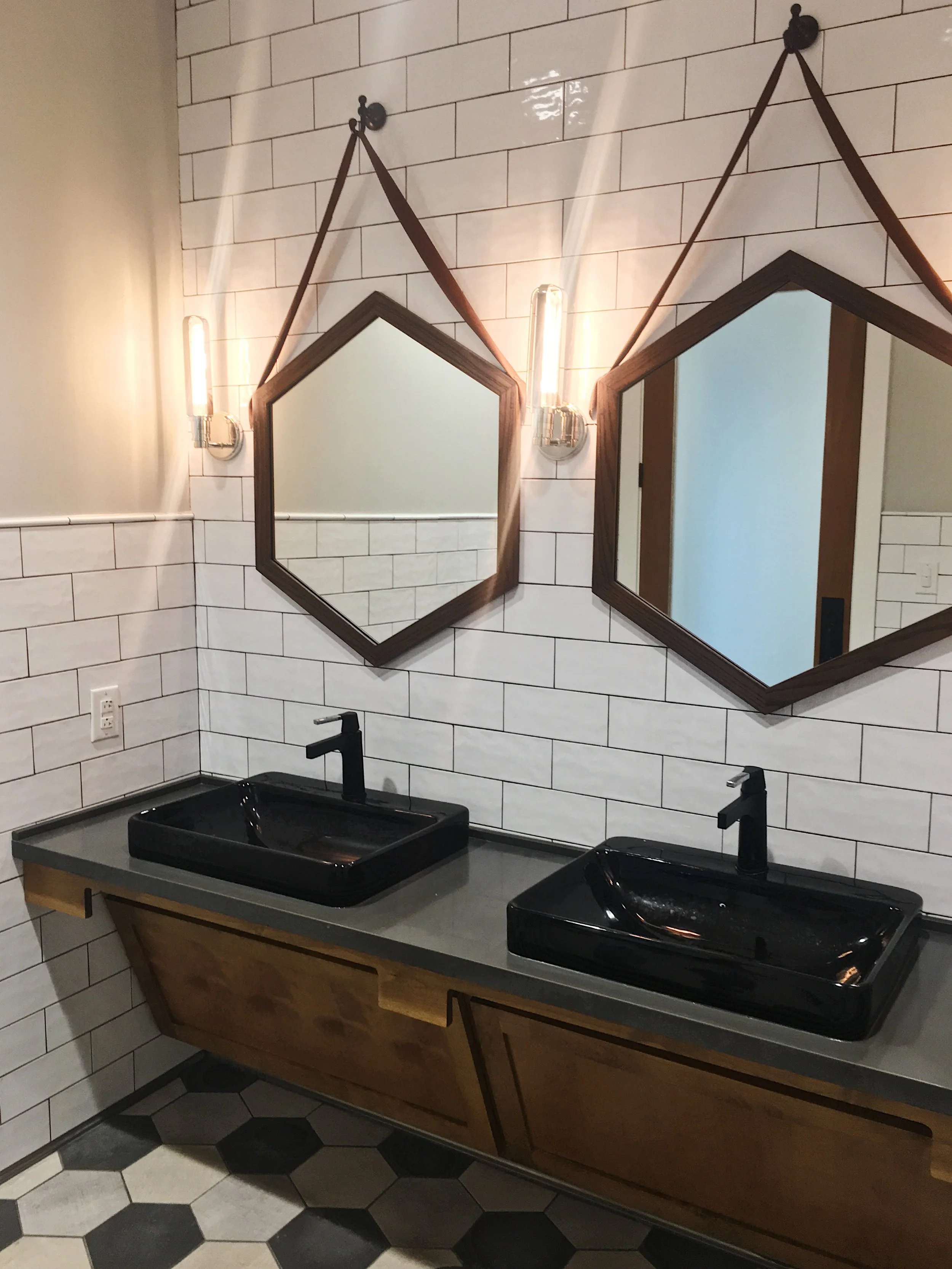 CLi - KISSING TREE SALES CENTER - SAN MARCOS, TX