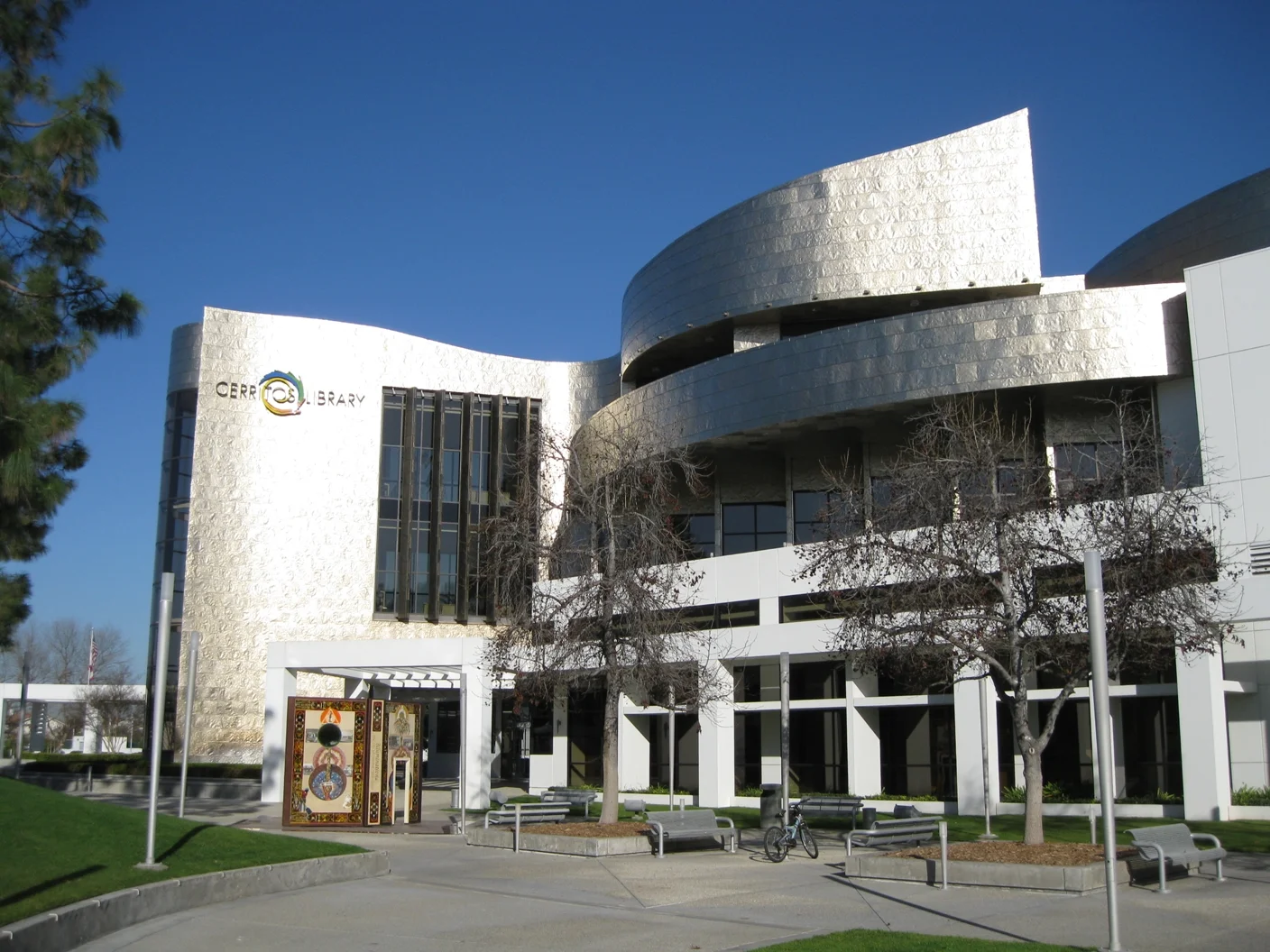 Cerritos Library 07.JPG