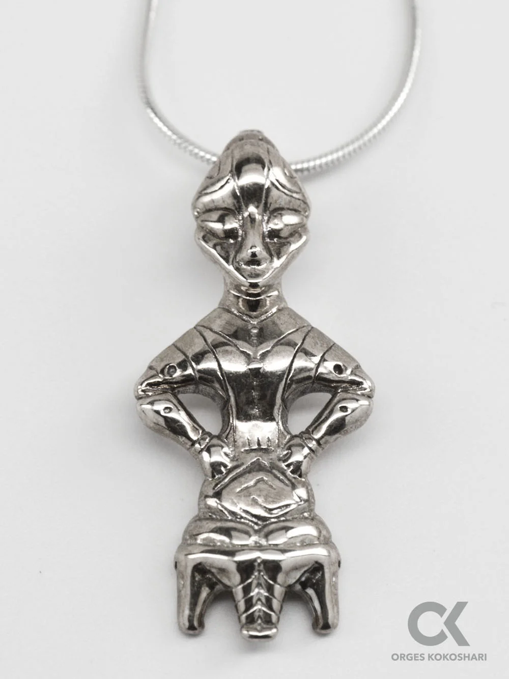 figurine_pendant_copyright_2016_Orges_Kokoshari_01A.jpg