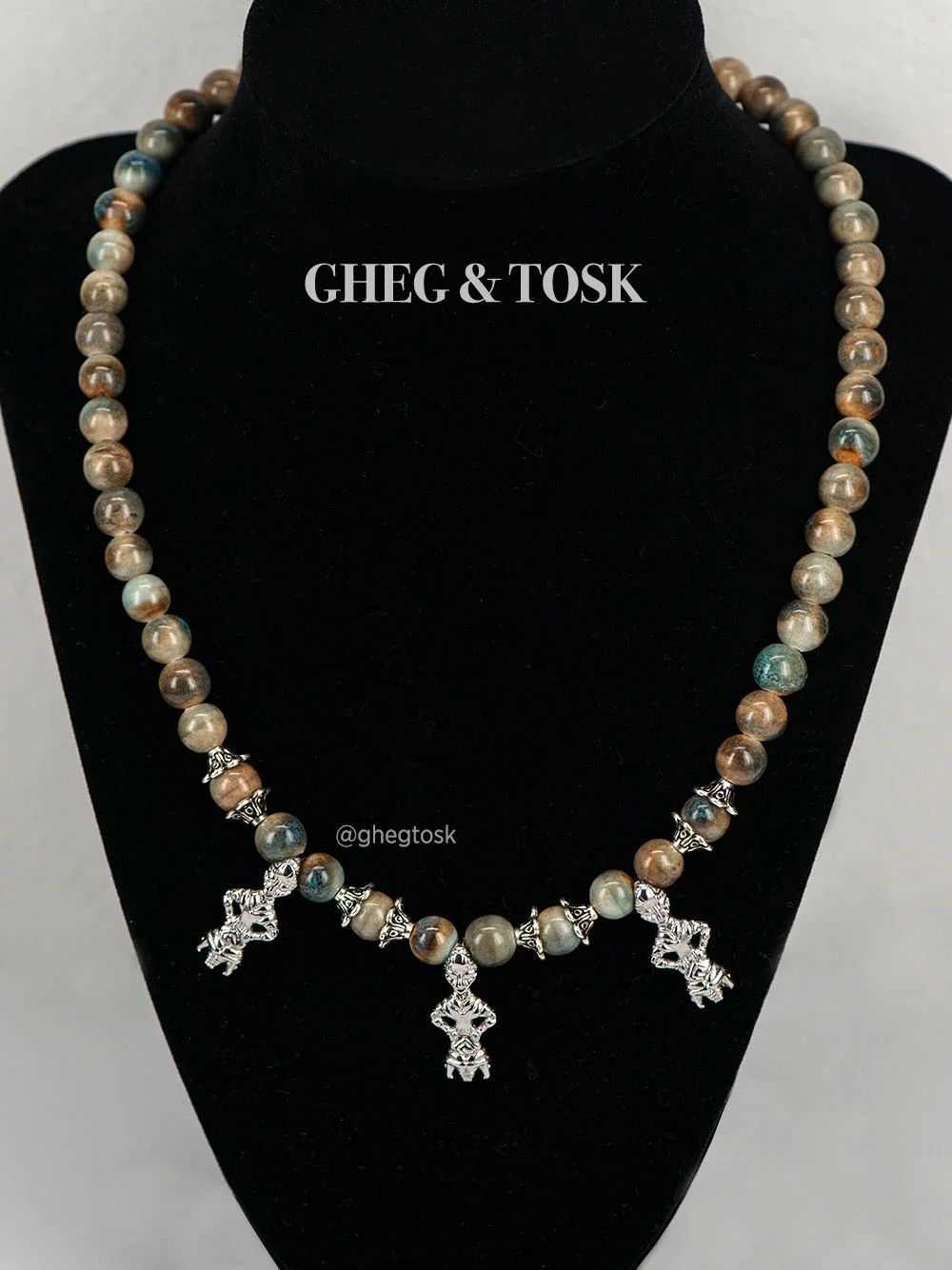 women_necklace_green_04.jpg