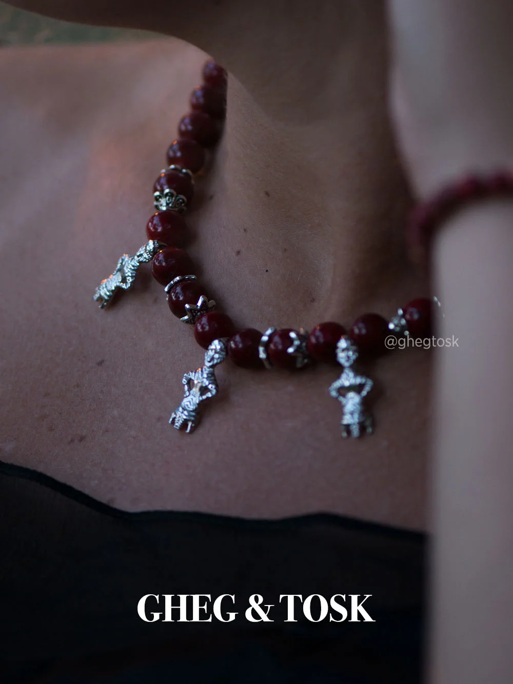 women_necklace_red_04.jpg