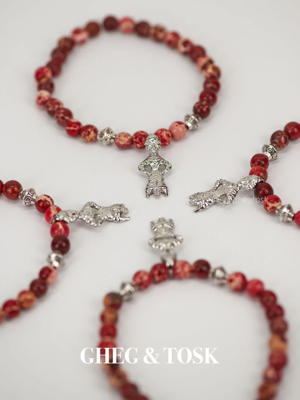 women_bracelet_red_02.jpg