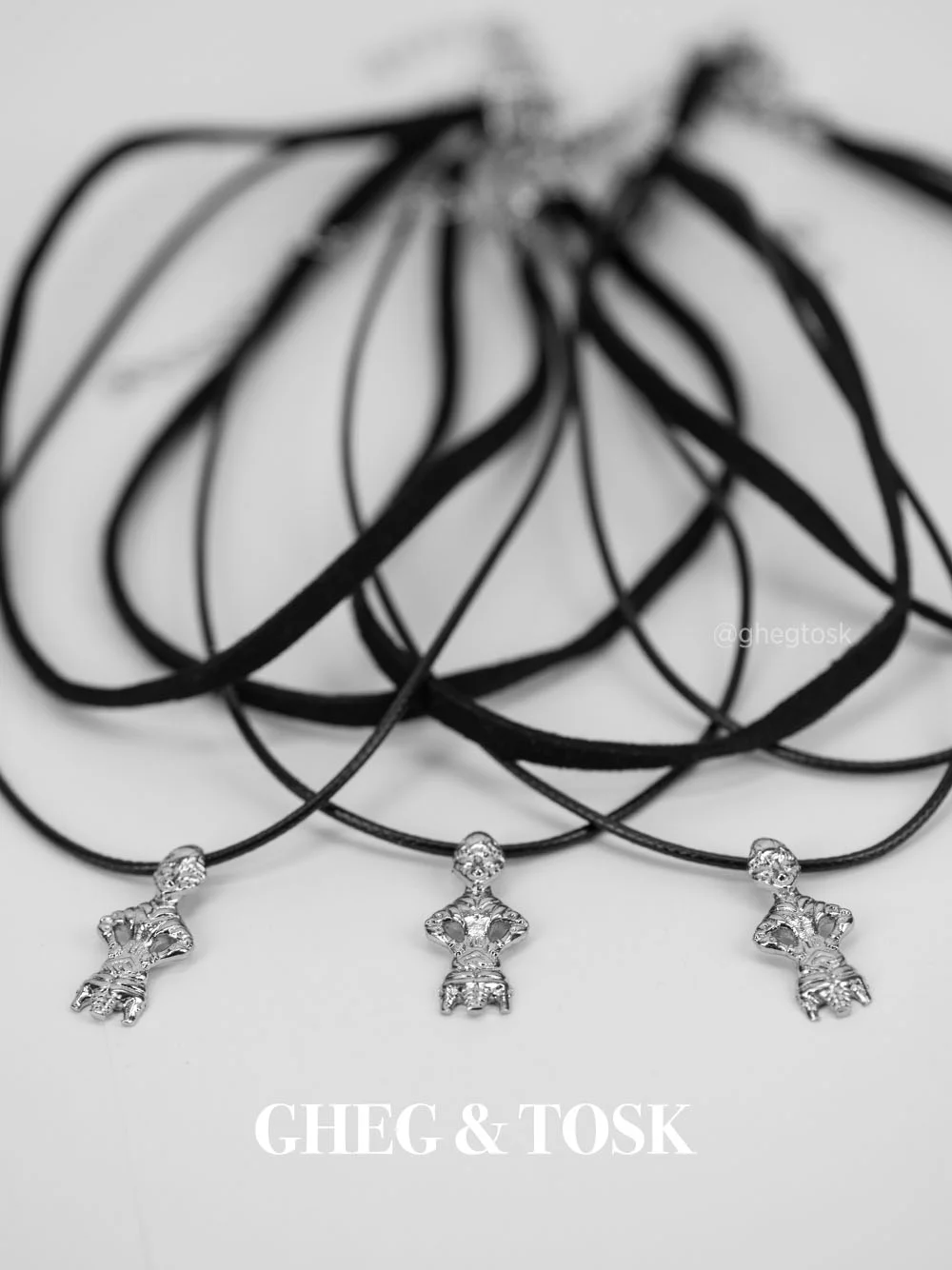 women_necklace_choker_02.jpg