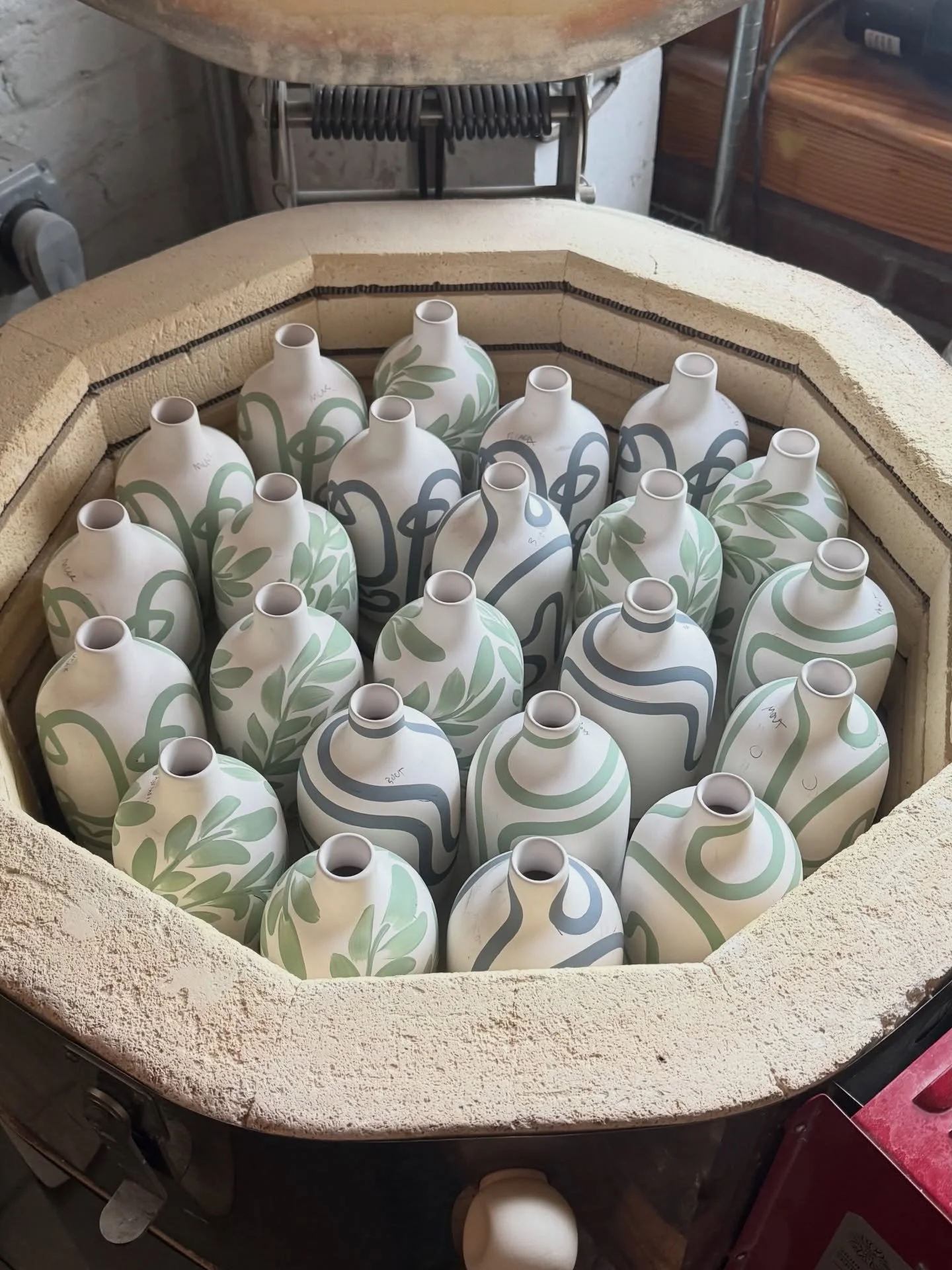 A layer of freshly painted cruets getting ready for 🔥