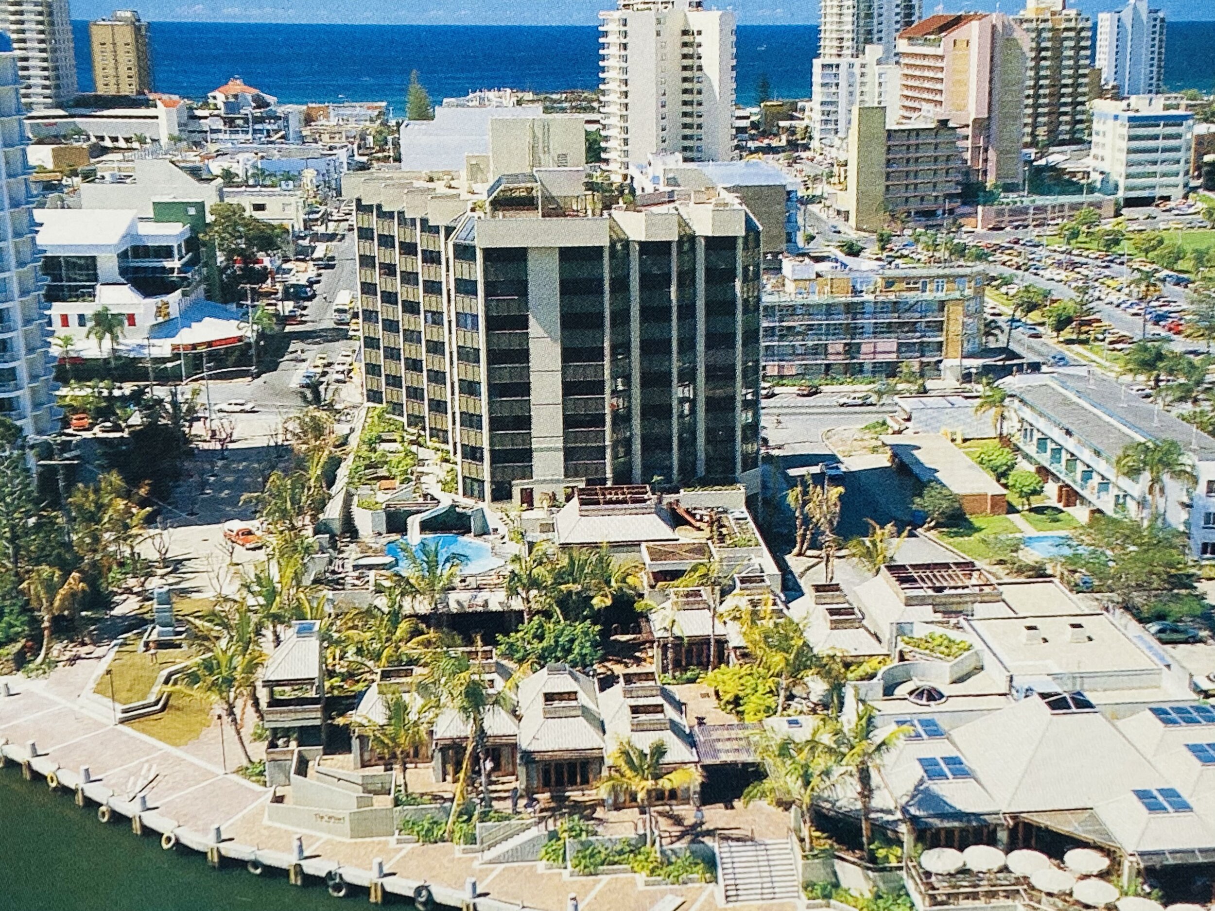 Surfers Paradise Hotel site in 1970 and 2021 : r/GoldCoast