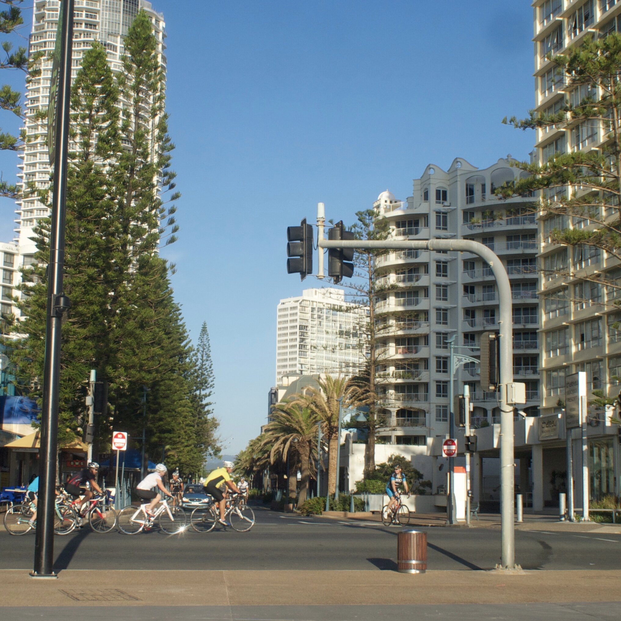 Surfers Paradise Hotel site in 1970 and 2021 : r/GoldCoast