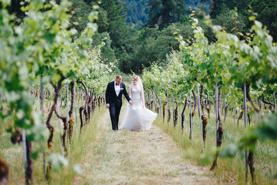 beckenridge-vineyard-oregon-wedding-highlights-7.jpg