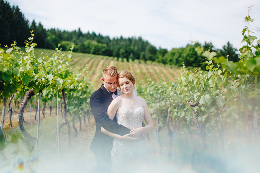 beckenridge-vineyard-oregon-wedding-highlights-8.jpg