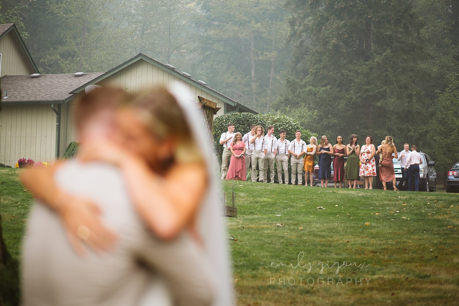 intimate-backyard-wedding-photography_0149.jpg