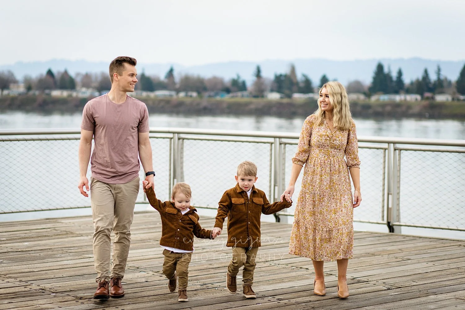 Vancouver Waterfront Family Photoshoot