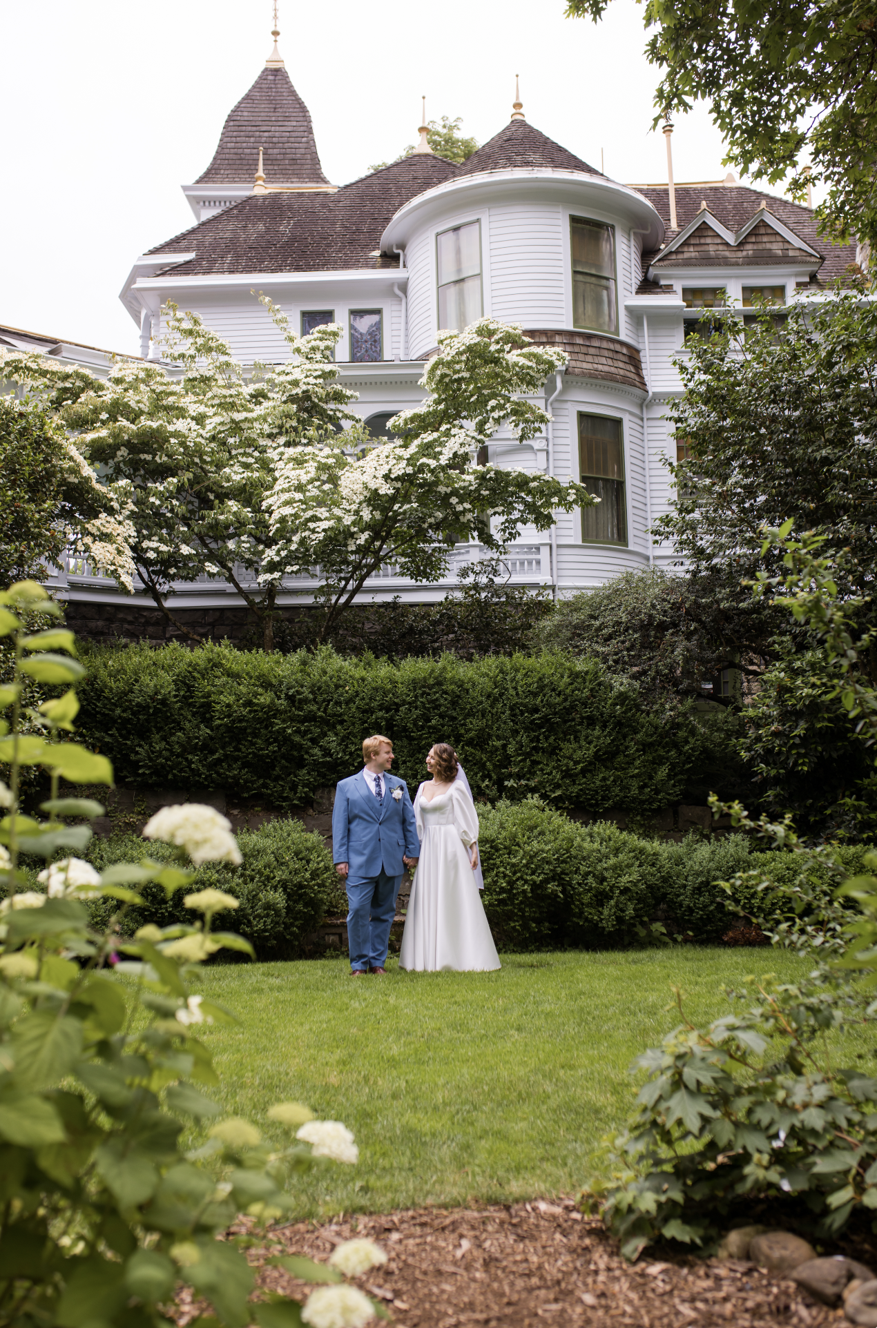 A Magical Garden Wedding at Deepwood Museum &amp; Gardens in Salem, Oregon
