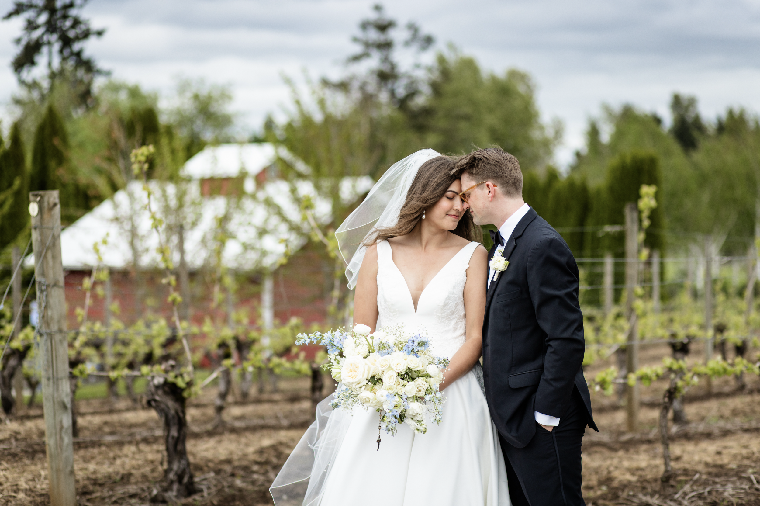 Aurora Vineyards Wedding | Oregon Wedding Photographer