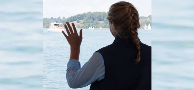 woman-waving.jpg