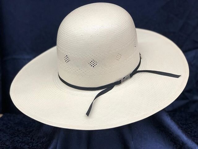 Keep dad cool this #FathersDay in a new Hat!! Hat shown is the @americanhatco 7200 *comes open crown*

Sizes 6 3/4-7 3/4
Brim 4 1/4
$148

Come get your last minute Fathers Day shopping done with us!! #HerbsHats #Blanco #SanAntonio #HatShop #ProudToWe