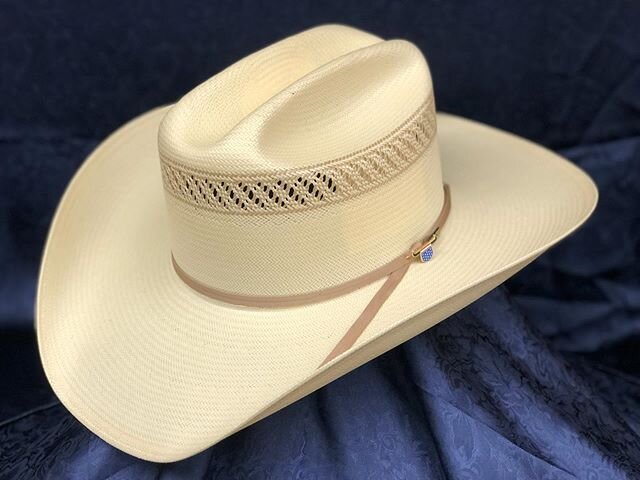 LAST CHANCE to get dad that PERFECT gift 🤠🤠🤠 Hat shown 👇👇👇 @resistol1927 USTRC Wildfire, this hat has a dri-lex sweatband- perfect for summertime comfort and wicking sweat. 
Sizes 6 3/4-7 3/4
Brim 4 1/4
$117

#HerbsHats #Blanco #SanAntonio #Hat
