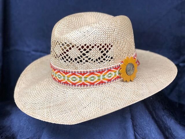 One of our all time fave summer Hats!! 👉👉 @charlie1horse &ldquo;Heartbreaker&rdquo;... make it yours today 😃 #HerbsHats #Blanco #SanAntonio #HatShop #C1HStyle