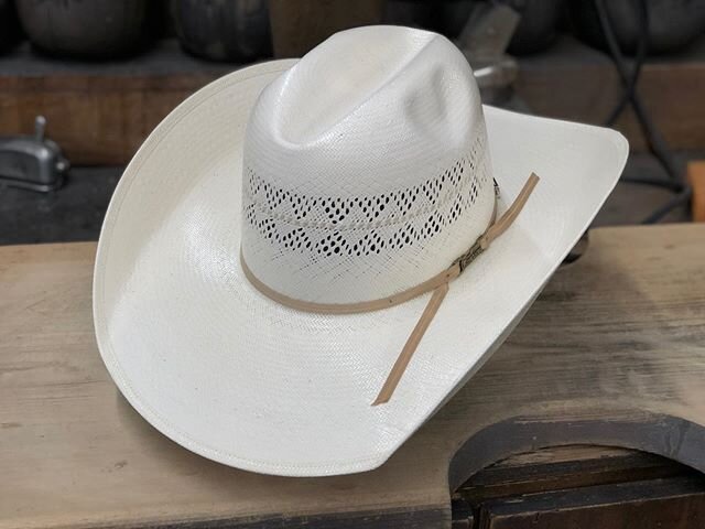 Freshly shaped @americanhatco 6800 by our own @vaqueracosmica 🤠🤠🤠 She shaped this one up with a 9&rdquo; sharp crease brim and a minnick crown with hearts... Come find your new straw Hat &amp; get it customized by one of our great hatters today!! 