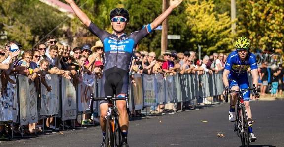 Pat Lane of Avanti Isowhey pips KRD's Nathan Elliott to the post. Image courtesy of The Inverell Times