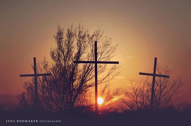 Faith makes all things possible. Love makes all things easy. &ldquo;Let your light shine before others.&rdquo;- Matthew 5:16 
#easter2020 #christhasrisen #spring #grace #hope #love #janarodmakerphotography