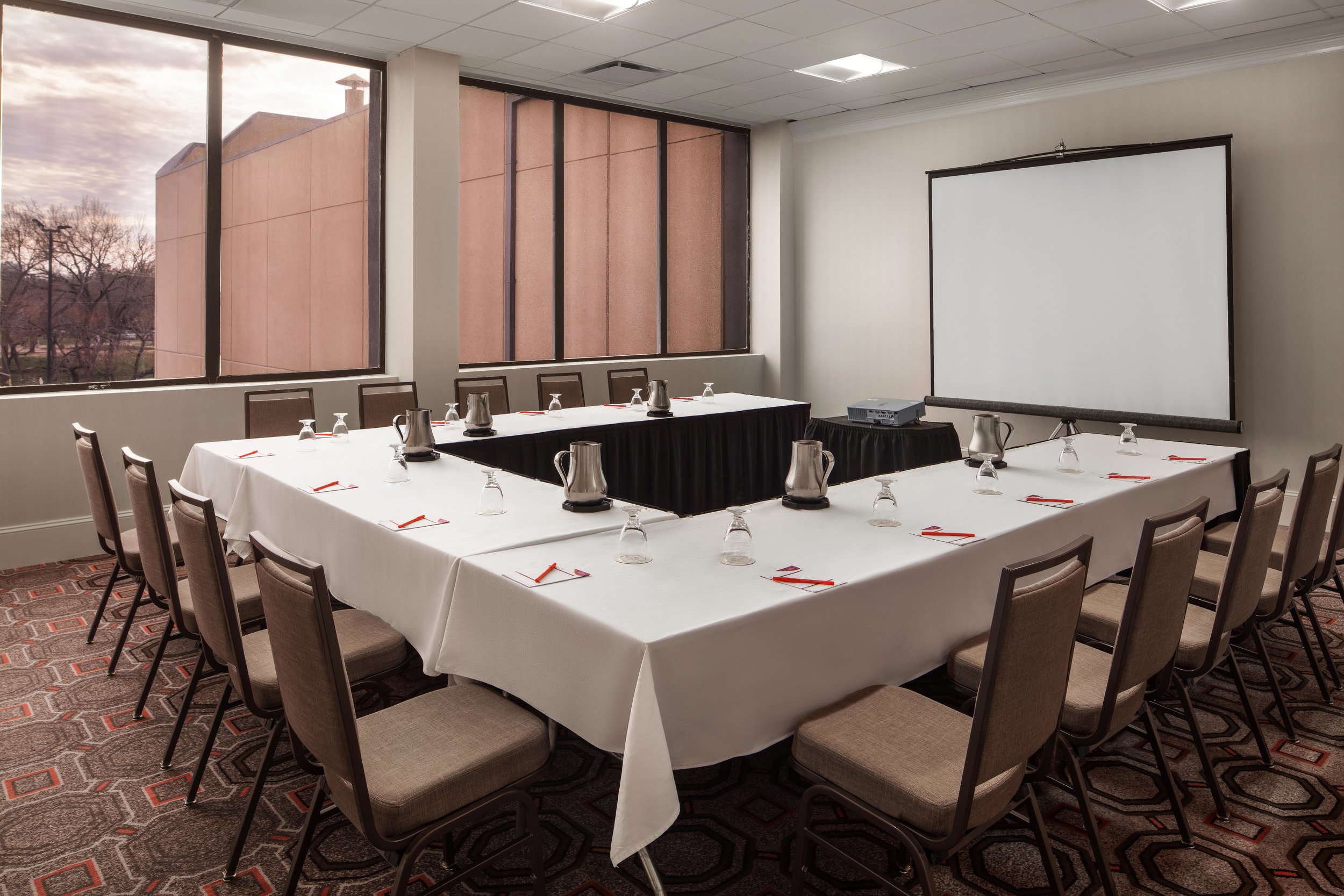 Dallas Crowne Plaza U shape meeting room.jpg