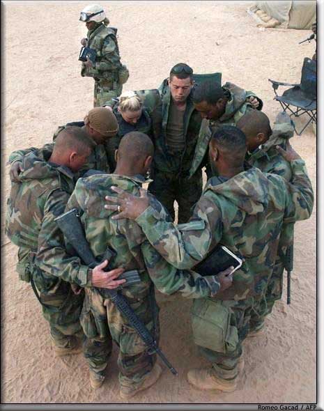 11V-Soldiers-Pray.jpg